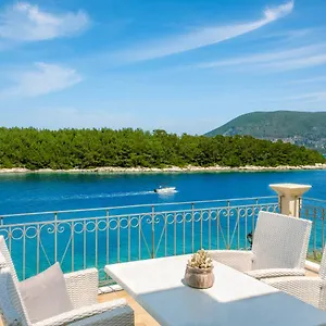  Apartment Captain's Quarters At Fiscardo Waterfront-feel The Breeze
